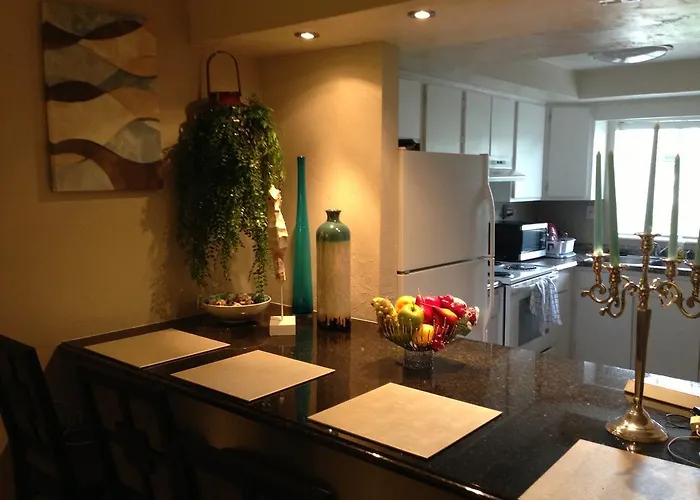 Elegant Oasis: Fort Myers Condo with Pool and Golf Access
