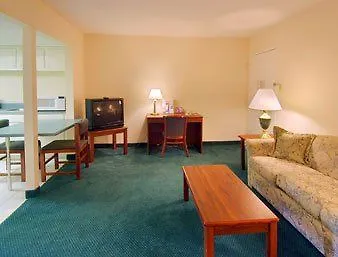 Howard Johnson Inn And Suites Lake City Fl