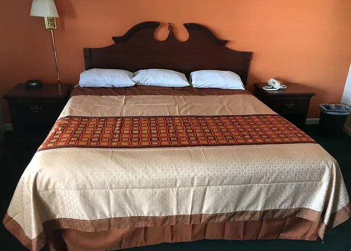 Nassau Holiday Motel