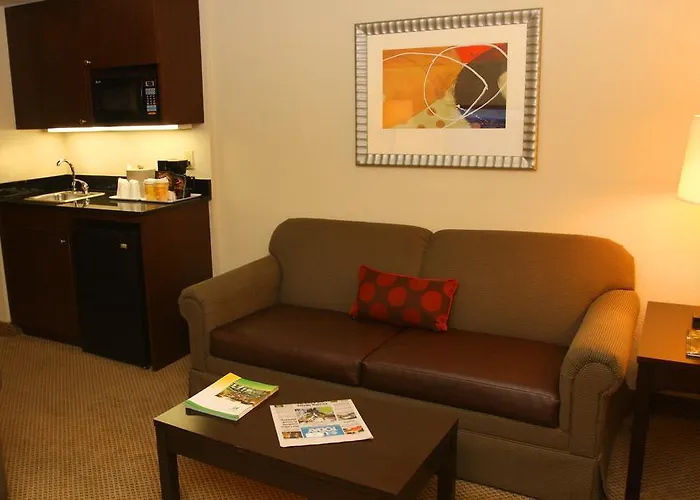 Sawgrass Grand Hotel And Suites Sports Complex