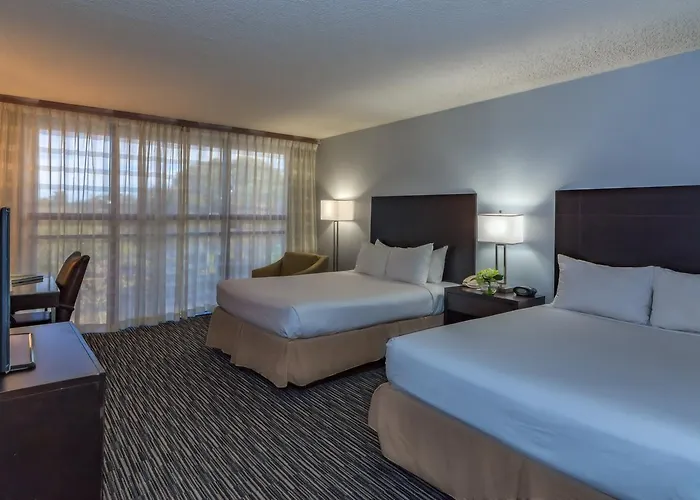 Sawgrass Grand Hotel And Suites Sports Complex