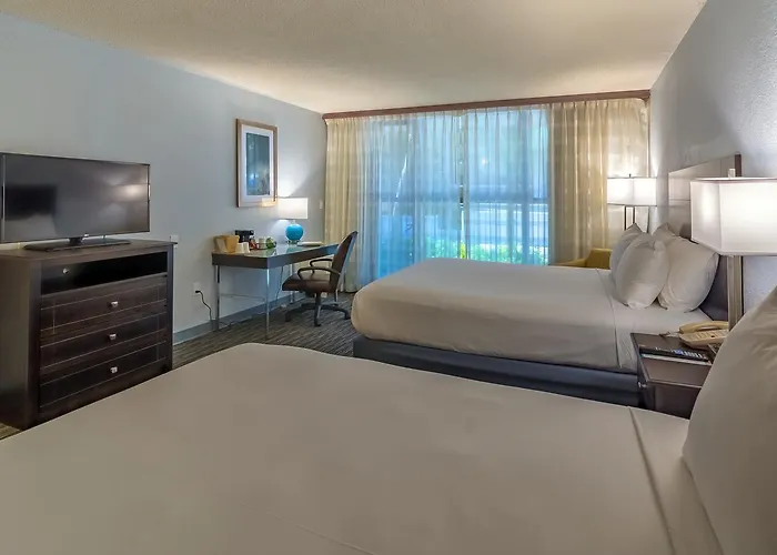 Sawgrass Grand Hotel And Suites Sports Complex
