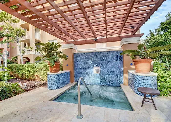 Renovated 2/2 Unit At Yacht Club/Aventura