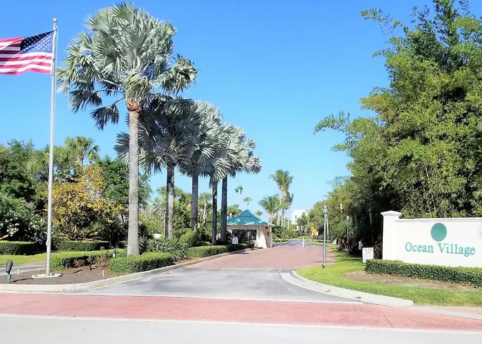 Chic Ocean Getaway - Walk To Beach, Pool & Hot Tub