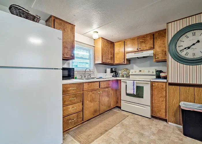 Cabin W/ Fire Pit, Walk To Steinhatchee River!