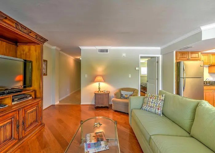 Marco Island Condo W/ Patio: Steps To Beach Access