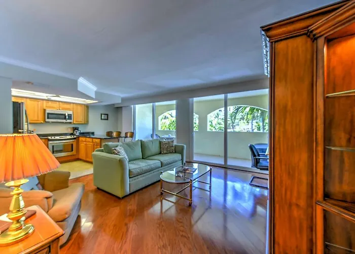 Marco Island Condo W/ Patio: Steps To Beach Access