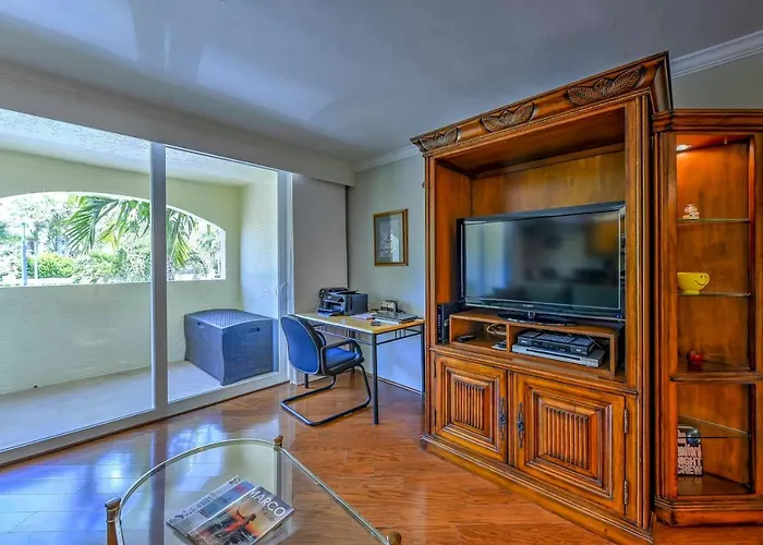 Marco Island Condo W/ Patio: Steps To Beach Access