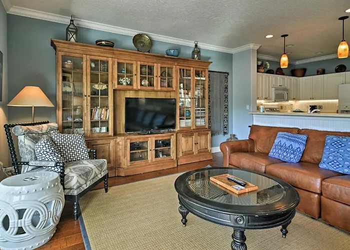 Walk To Shore: Holmes Beach Home W/ Pool & Hot Tub