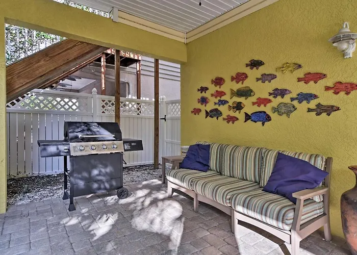 Walk To Shore: Holmes Beach Home W/ Pool & Hot Tub