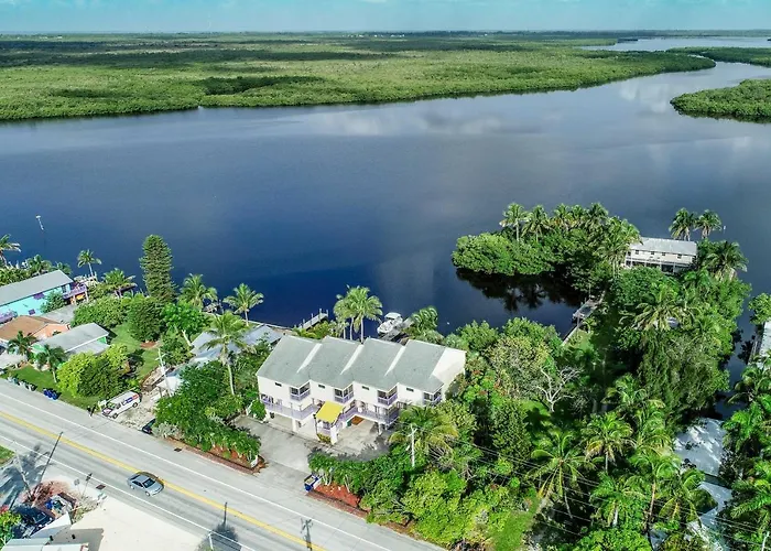 Waterfront Matlacha Condo W/ Patio & Pool Access