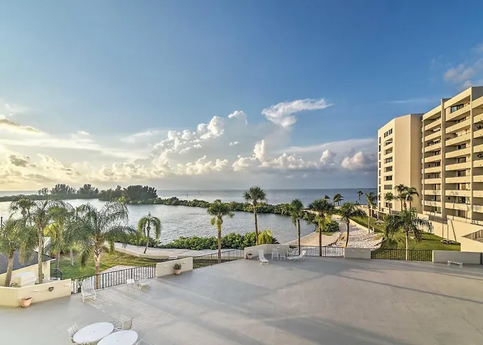 Gulf-View Hudson Condo In Waterfront Resort!