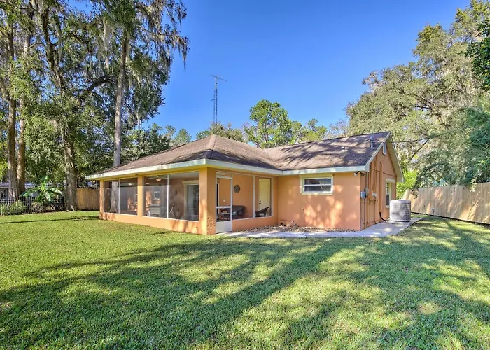Rainbow River Oasis W/ Kayaks + Furnished Sunroom!
