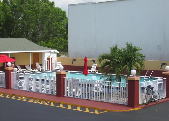 Howard Johnson By Wyndham Ft. Myers Fl