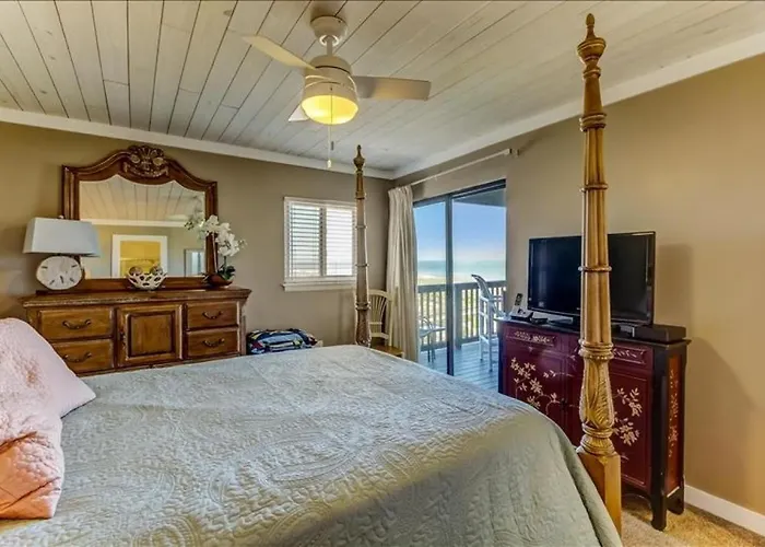 2Nd Floor, Newly Remodeled 2 Bed/2 Bath Ocean Front Condo, Sleeps 6.