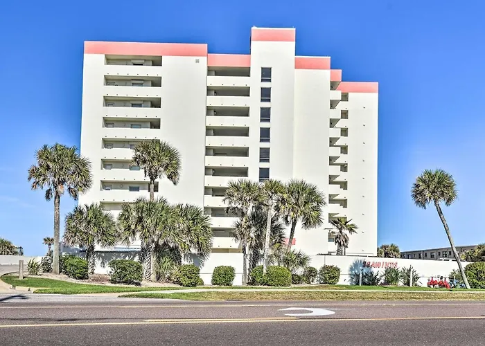 Luxe Oceanfront Condo W/ Pool, Beach Access + Gear