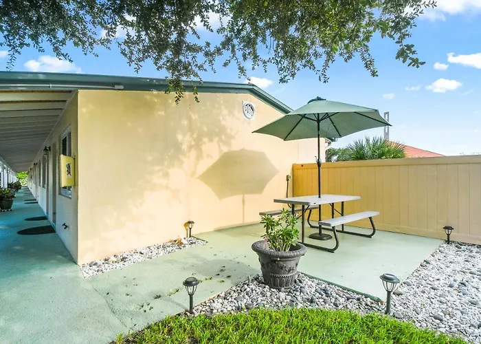 Tequesta Palms Inn